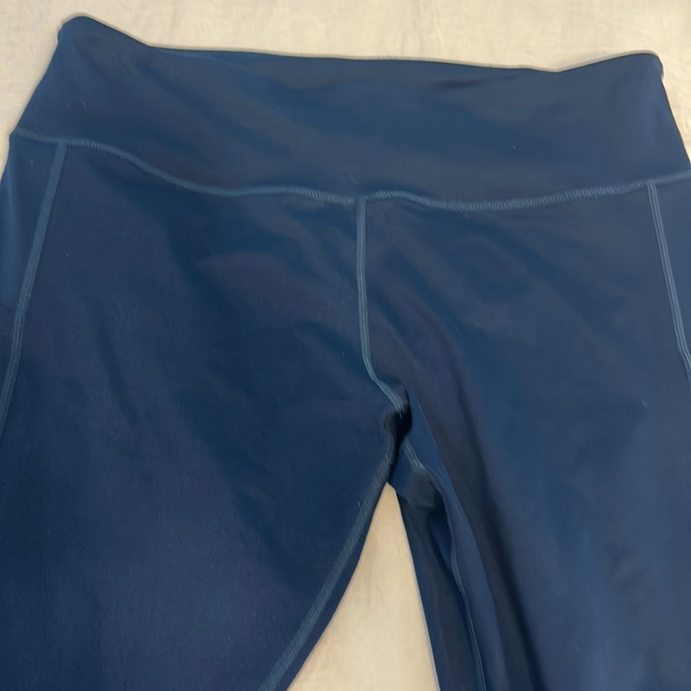 Active leggings with pockets
